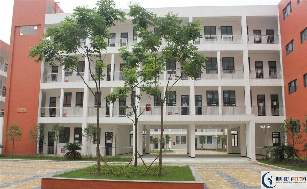 金堂中學(xué)住宿費(fèi)用是多少？