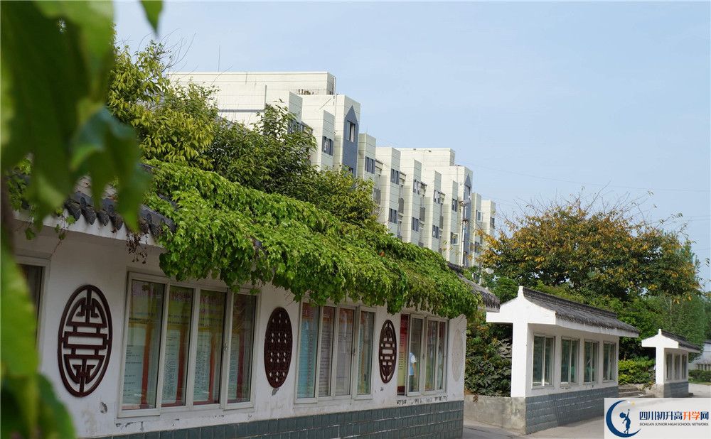 高板中學(xué)住宿費用是多少？
