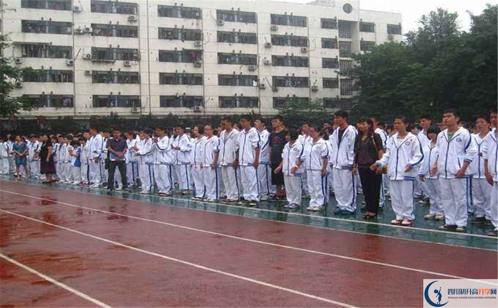 成都市田家炳中學高中住宿怎么樣？