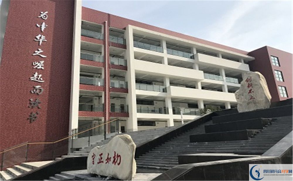北京第二外國語學(xué)院成都附屬中學(xué)的高中住宿怎么樣？