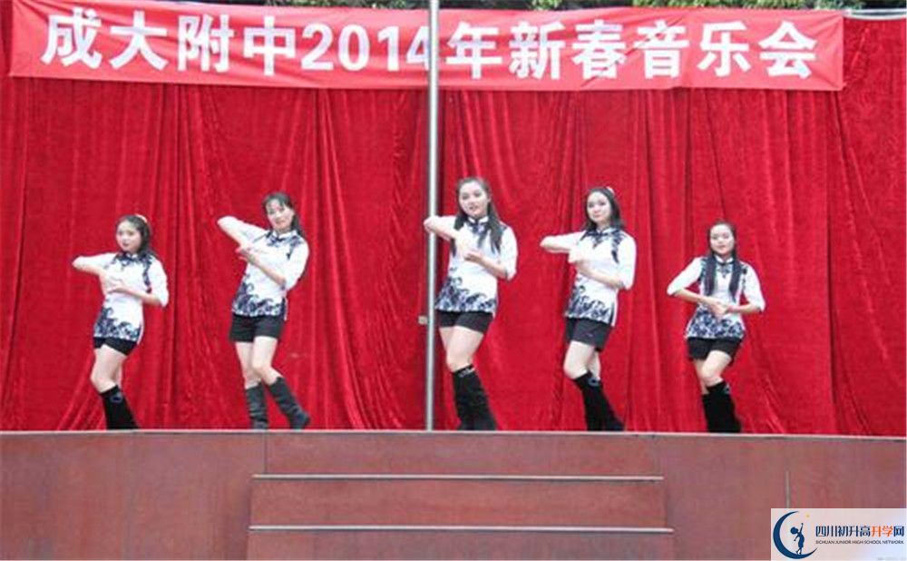 成都大學(xué)附屬中學(xué)2020年外地生學(xué)費(fèi)是多少？