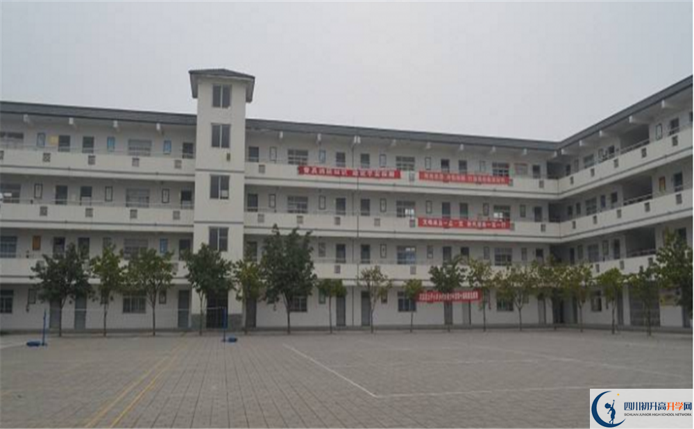 成都市太平中學(xué)的高中住宿怎么樣？
