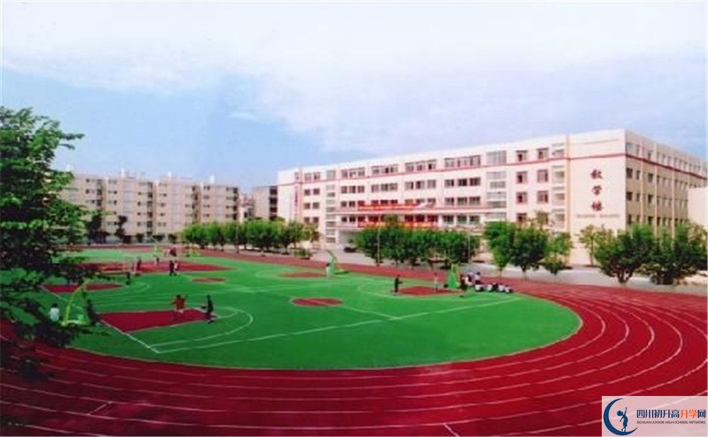 成都實(shí)驗(yàn)外國語學(xué)校的高中住宿怎么樣？