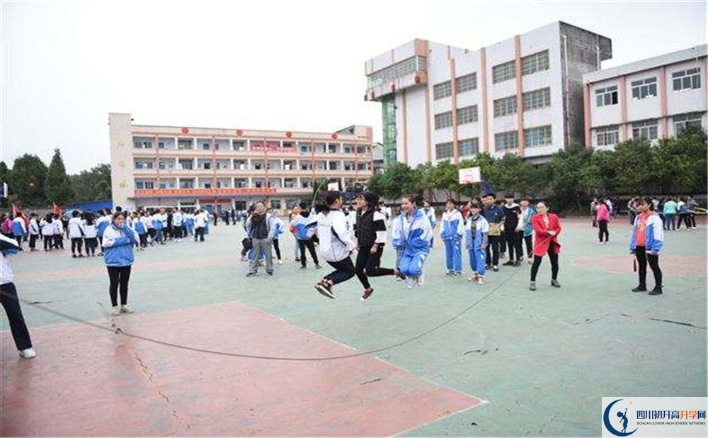 成都棠湖外國語學校高中住宿怎么樣？