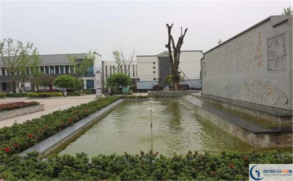 石室白馬中學(xué)的高中住宿怎么樣？