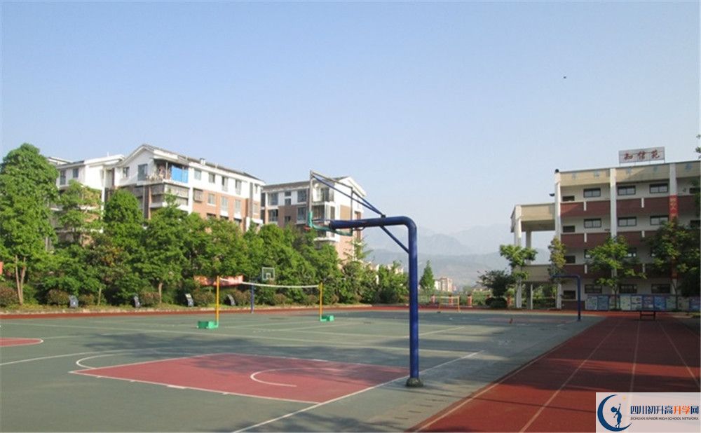 都江堰育才學(xué)校的高中住宿怎么樣？