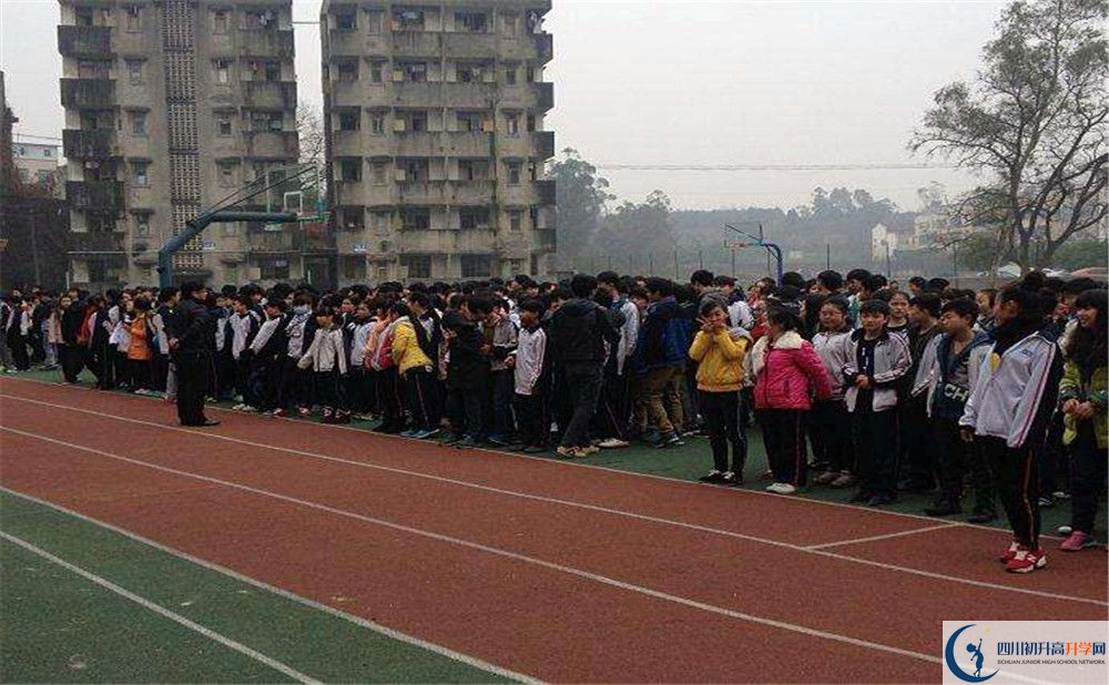高板中學(xué)2020年外地生學(xué)費(fèi)是多少？