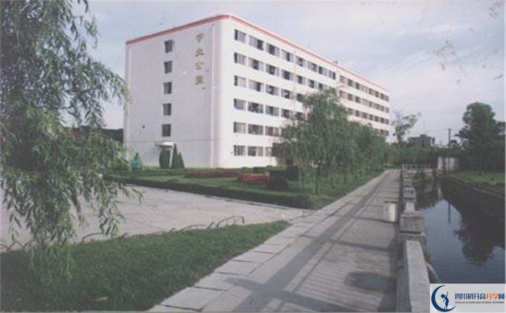 武侯高級中學(xué)平行班與實驗班差多少？