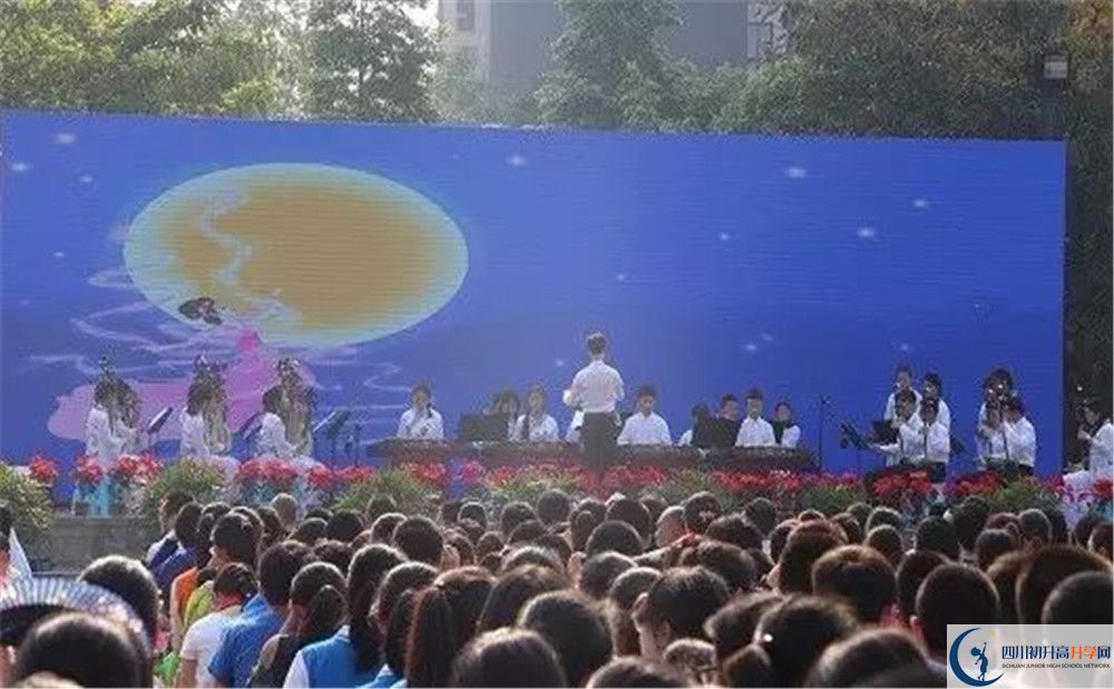 成都三十七中是私立還是公立學(xué)校？