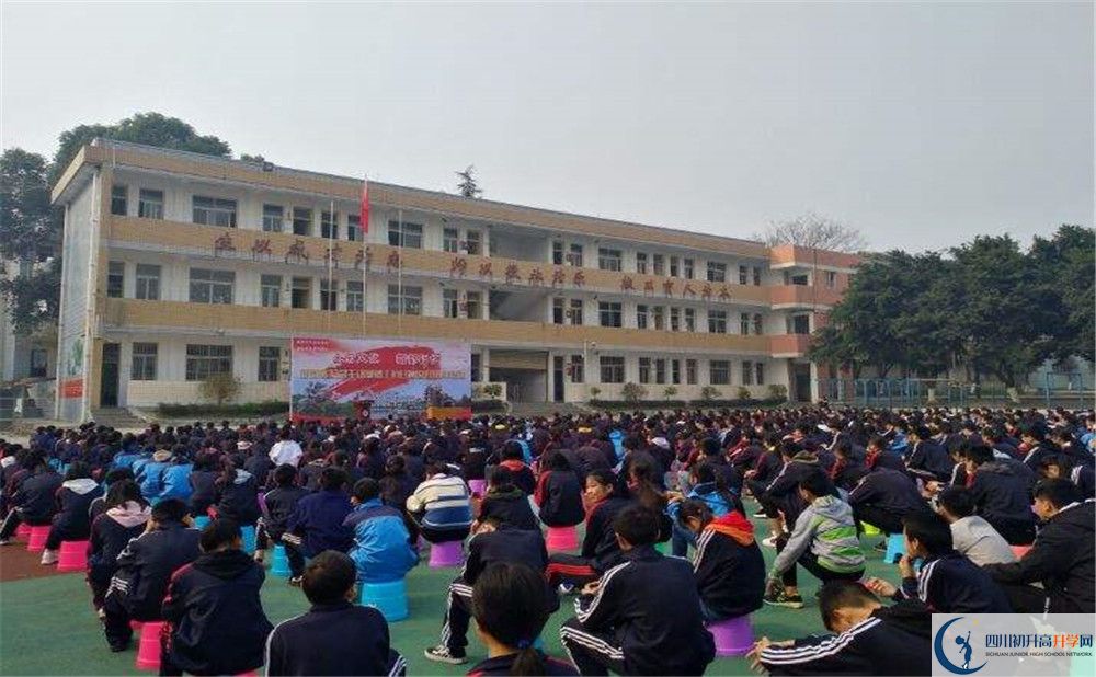 新都泰興中學(xué)是私立還是公立學(xué)校？