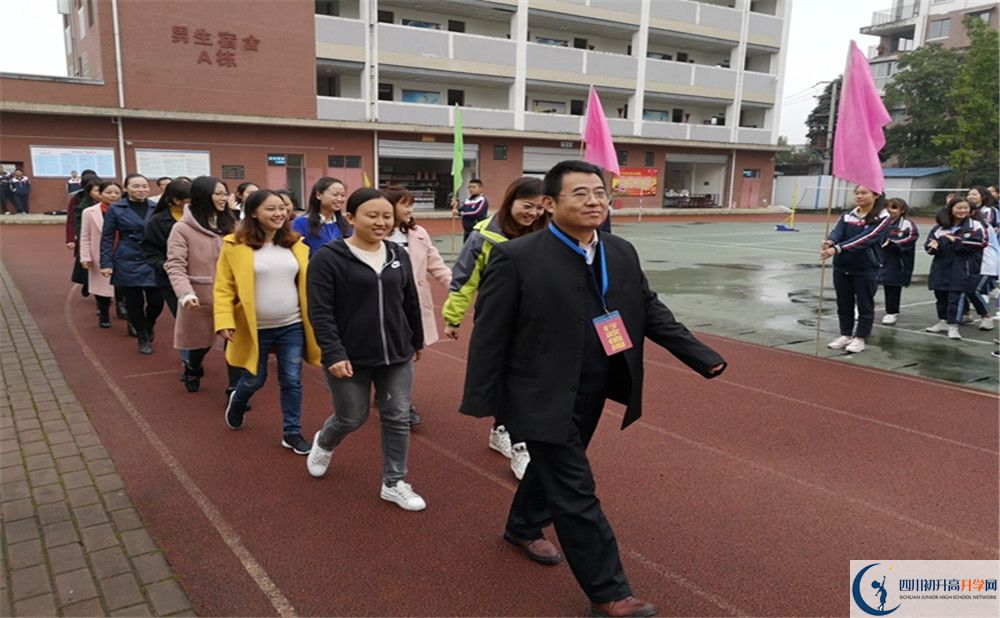 都江堰育才學(xué)校平行班與實(shí)驗(yàn)班差多少？
