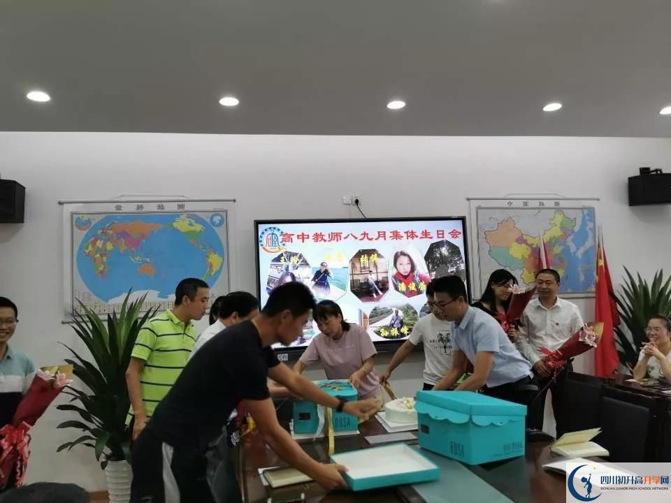 成都石室佳興外國語學(xué)校夏令營(yíng)費(fèi)用是多少？