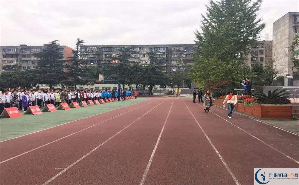 成都十八中實(shí)驗(yàn)班人數(shù)是多少？