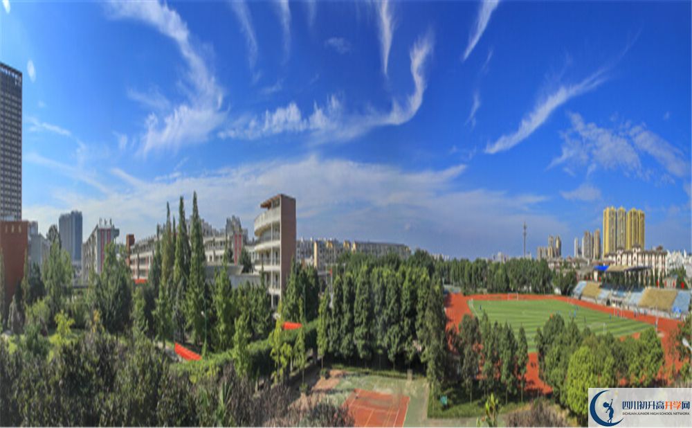 成都市龍泉中學(xué)實(shí)驗(yàn)班人數(shù)是多少？