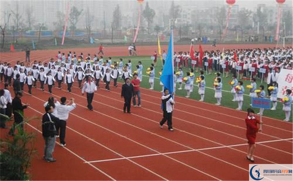 香城中學(xué)是私立收費(fèi)嗎？