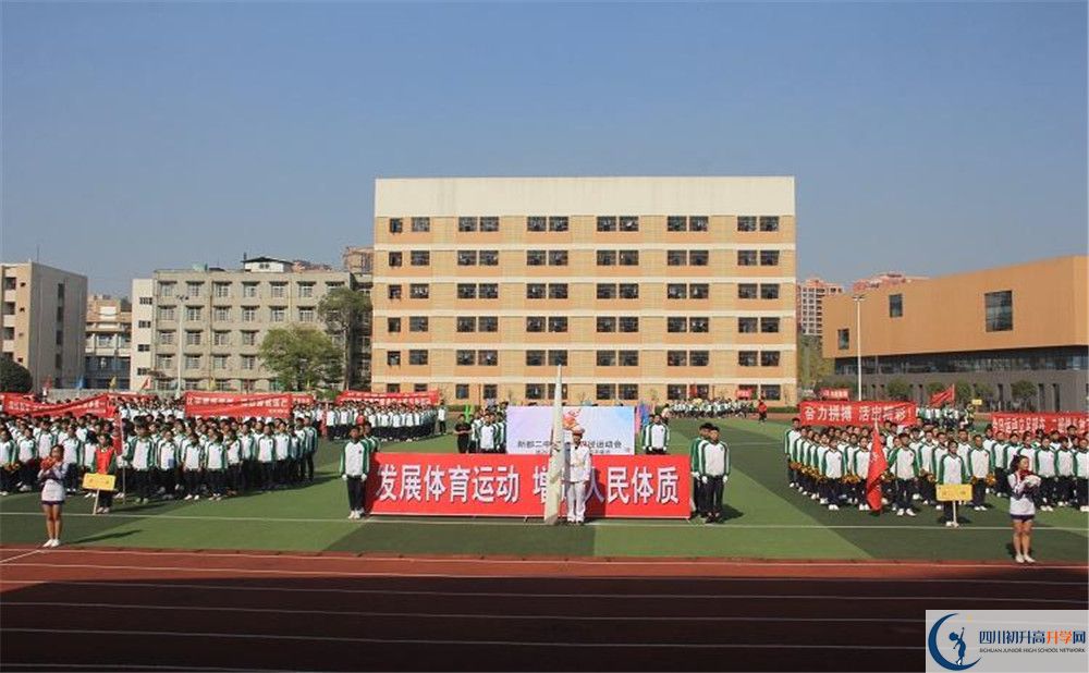 新都二中實(shí)驗(yàn)班人數(shù)是多少？