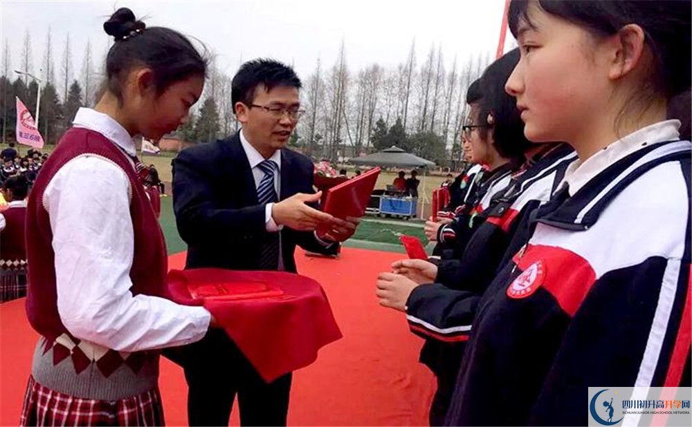 都江堰育才學(xué)校是重點中學(xué)嗎？