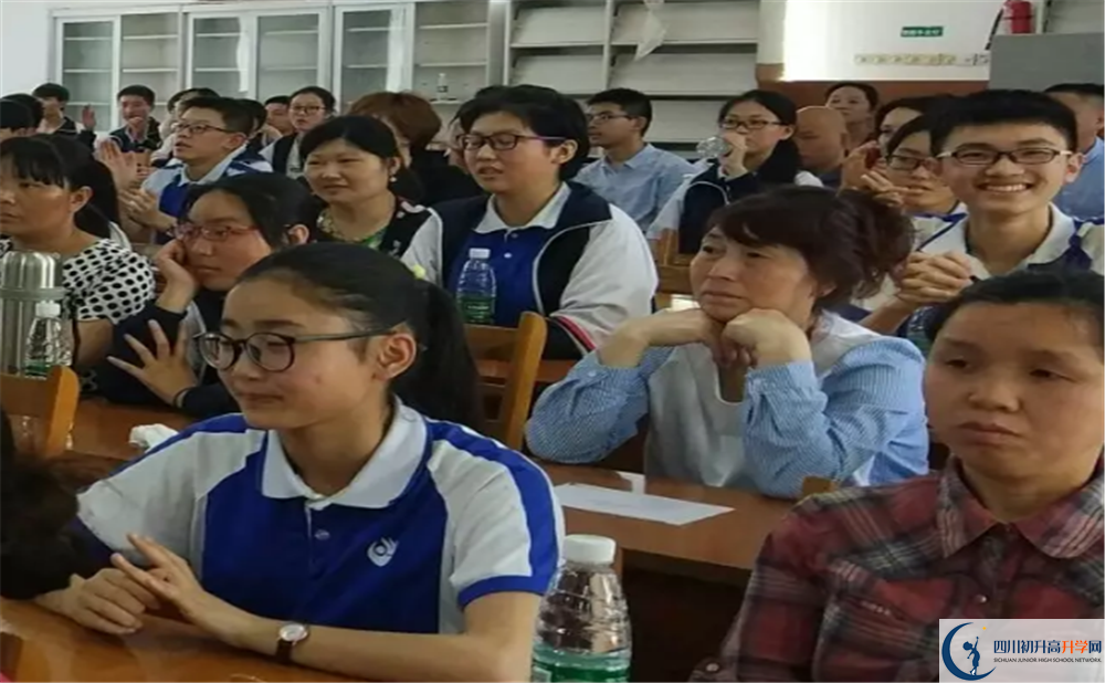 郫縣三中是私立收費(fèi)嗎？