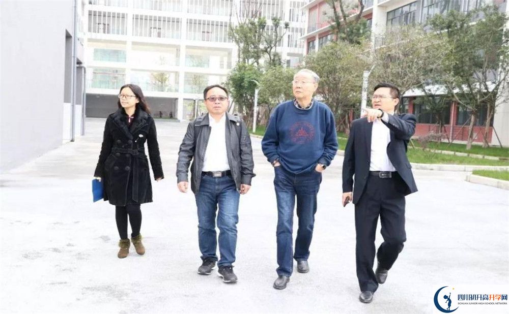 北二外成都附屬中學高中分班考試難嗎？