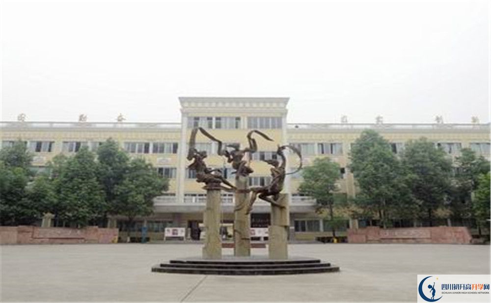 成都外國語學(xué)校實(shí)驗(yàn)班學(xué)費(fèi)貴嗎？