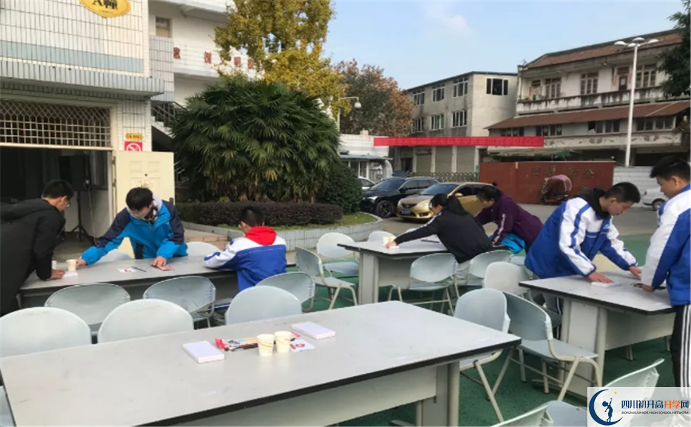 新都泰興中學(xué)實驗班學(xué)費貴嗎？