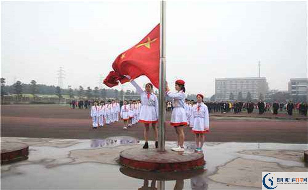 成都新津?yàn)槊鲗W(xué)校實(shí)驗(yàn)班學(xué)費(fèi)貴嗎？