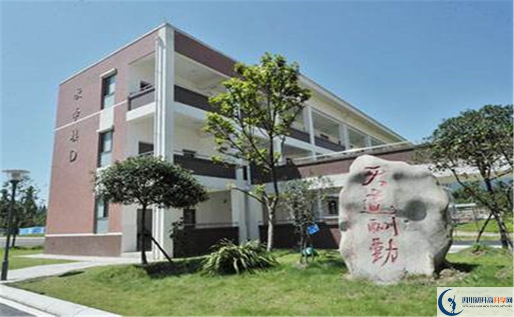 青城山高級(jí)中學(xué)平行班中考重點(diǎn)率是多少？