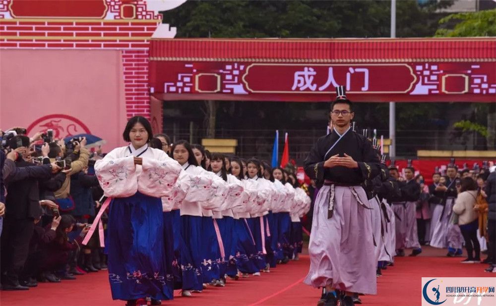 成都七中萬達學校在校學生總?cè)藬?shù)是多少？