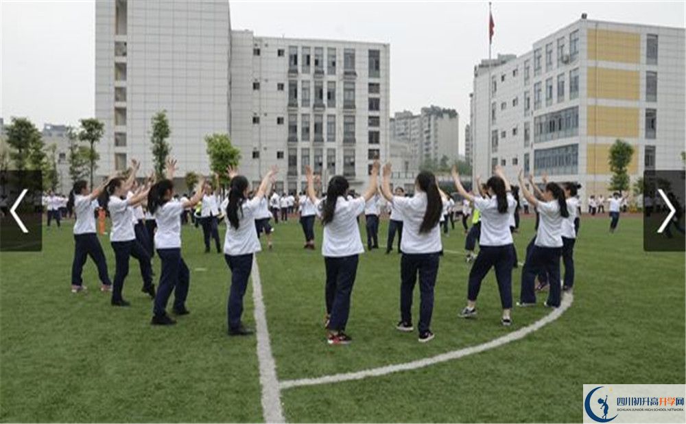 成都市第三中學在校學生總?cè)藬?shù)是多少？