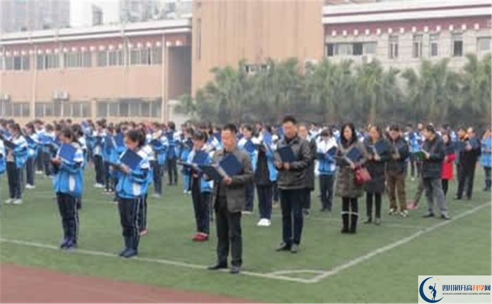 成都西藏中學在校學生總人數(shù)是多少?