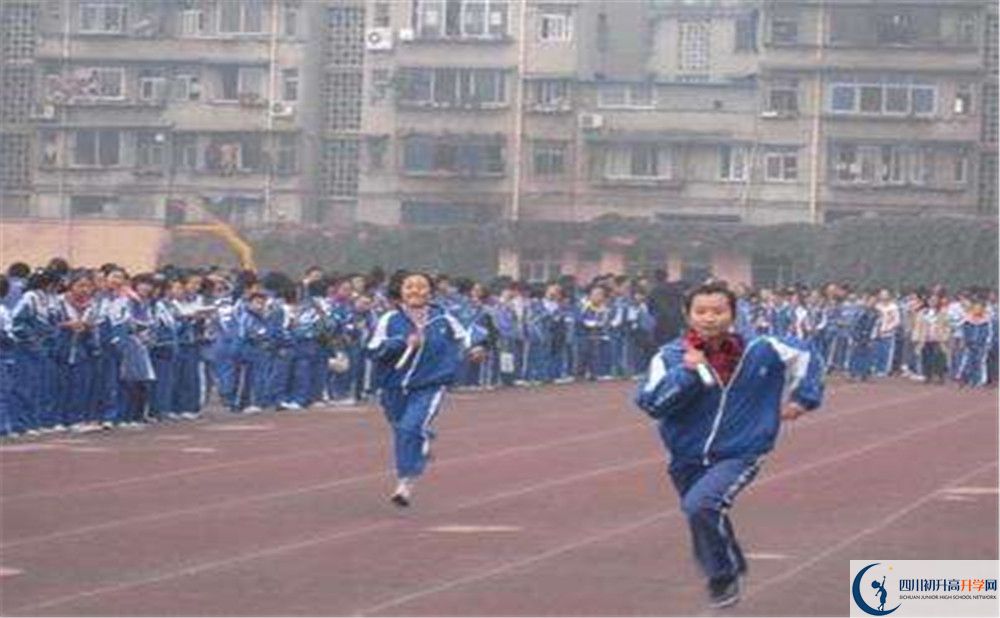 成都新世紀外國語學校在校學生總人數是多少？