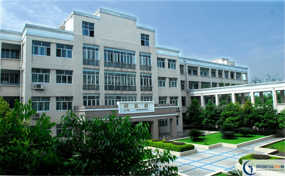 成都棠湖外國(guó)語(yǔ)學(xué)校在校學(xué)生總?cè)藬?shù)是多少？