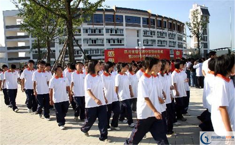 都江堰中學在校學生總人數(shù)是多少？