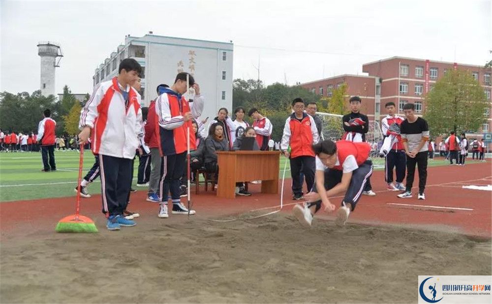 壽安中學在校學生總?cè)藬?shù)是多少？