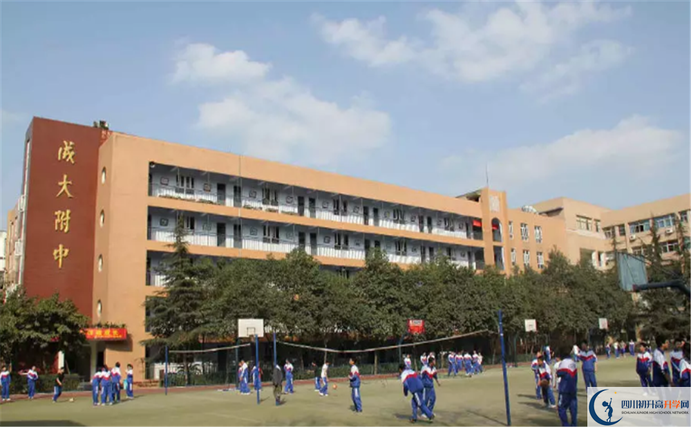 成都大學(xué)附屬中學(xué)軍訓(xùn)多久？