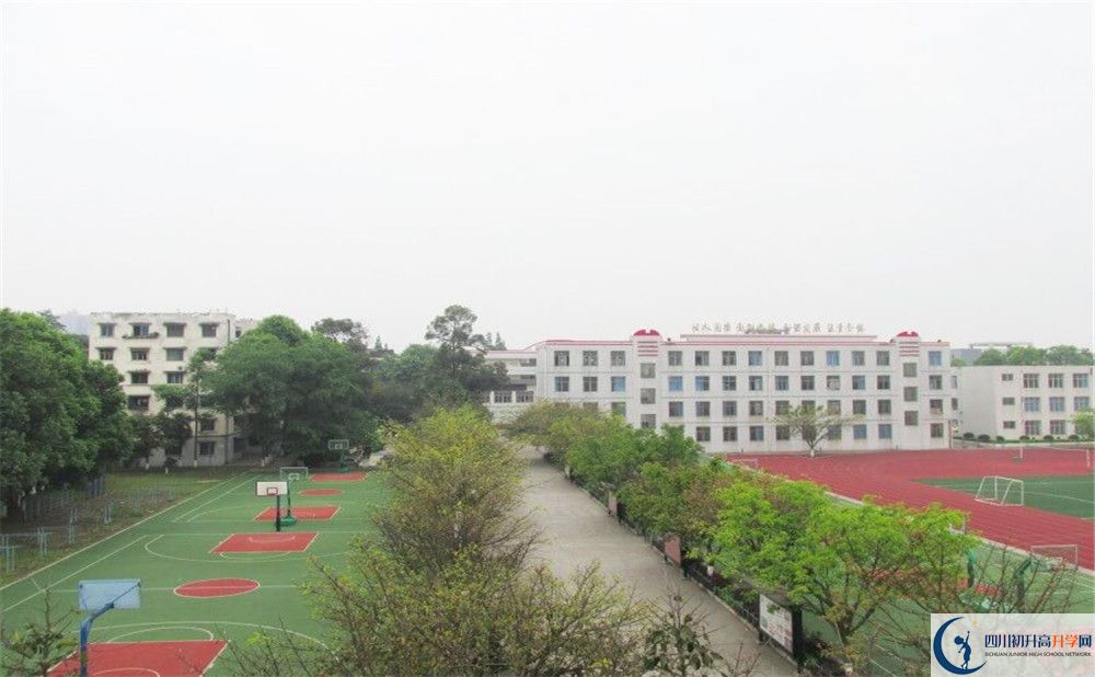 青白江中學今年的學費怎么收取，是否有變化？