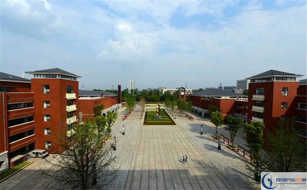 新都一中今年的學(xué)費怎么收取，是否變化？