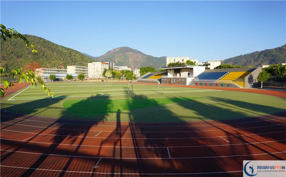 四川省鹽邊縣漁門中學(xué)高一分班嗎？
